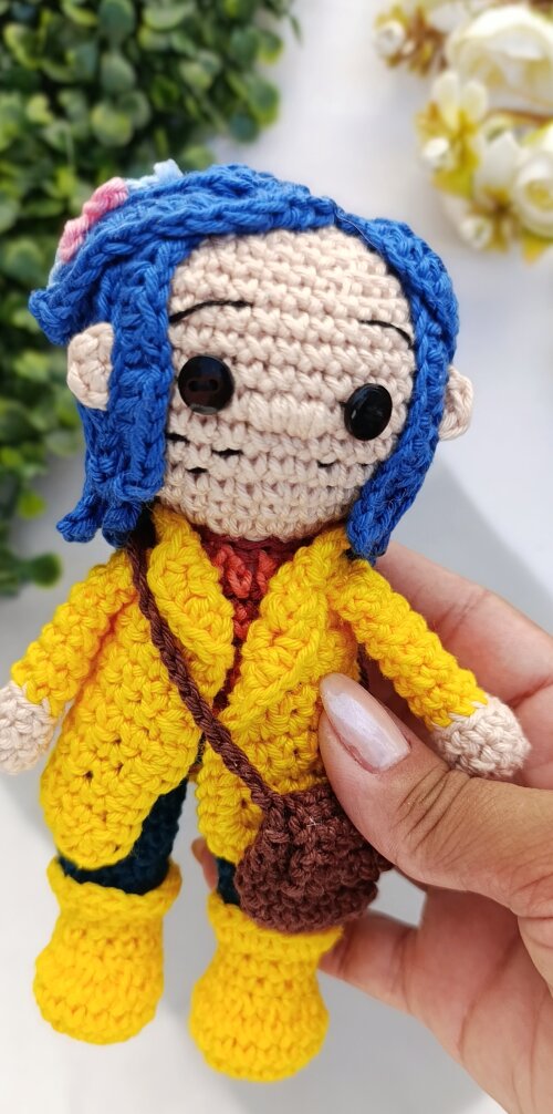 Boneca Coraline Jones em amigurumi