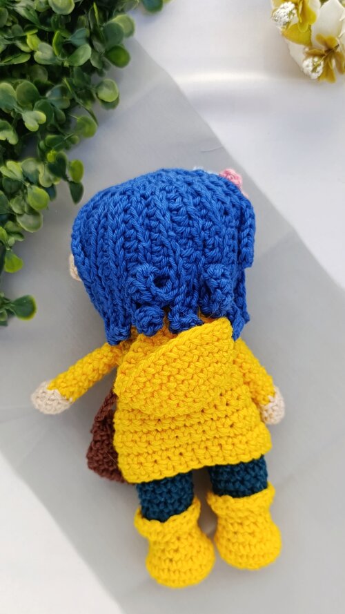 Boneca Coraline Jones em amigurumi