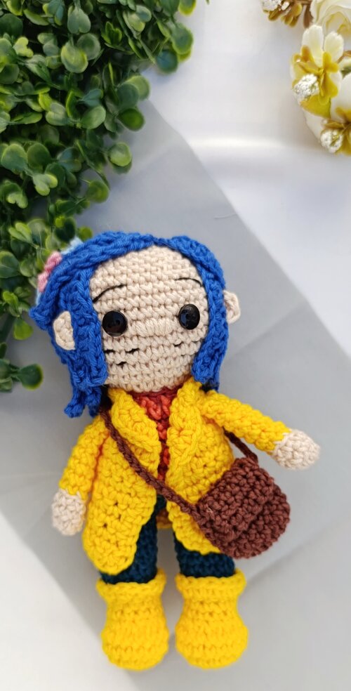 Boneca Coraline Jones em amigurumi