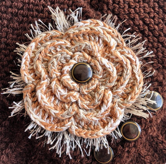 Cachecol Echarpe Gola Flor Marrom em Croche