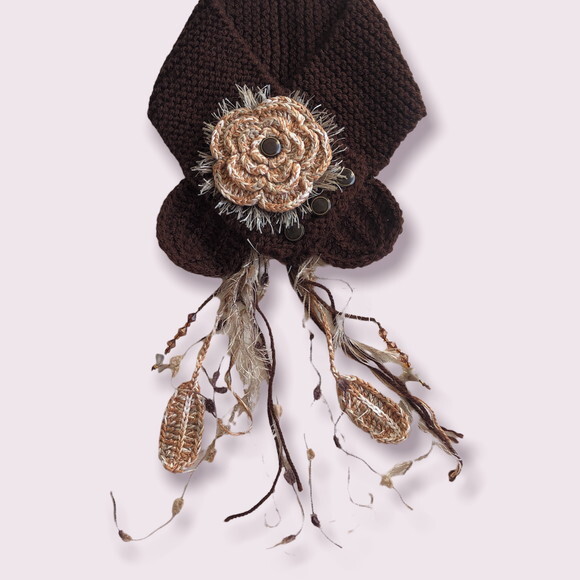 Cachecol Echarpe Gola Flor Marrom em Croche