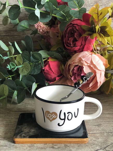 Caneca I Love You com Colher Bordada e Bandeja com Imã