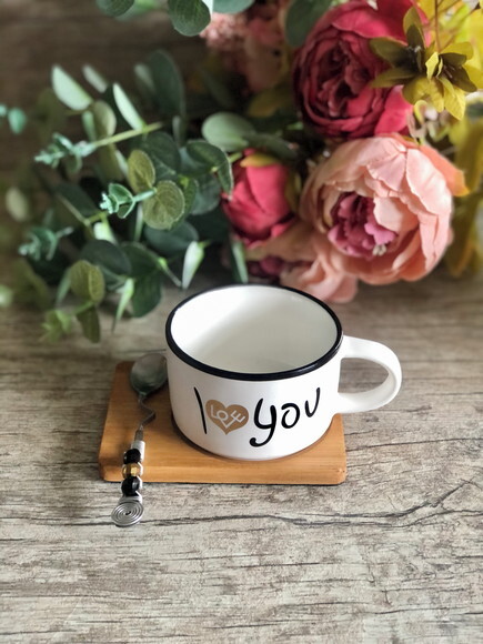 Caneca I Love You com Colher Bordada e Bandeja com Imã