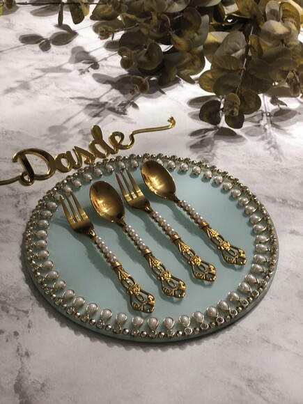 Garfo & Colher Sobremesa Dourado Bordado com Pérolas  - 2 unidad