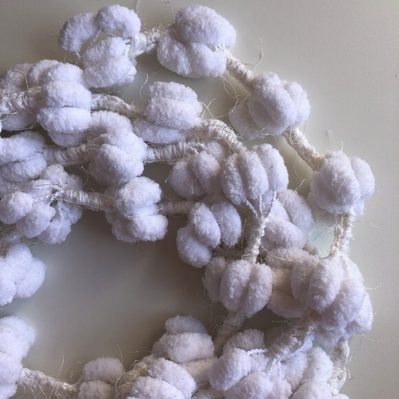 Echarpe Cachecol Maxi Pompom Branco Croche