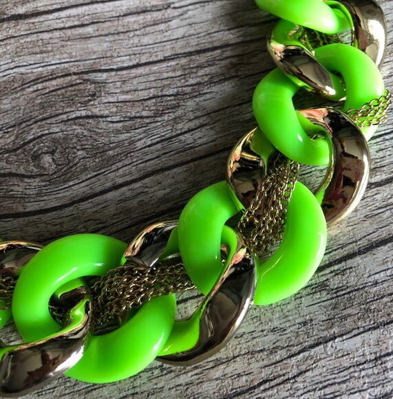 Maxi Colar Correntes Verde Neon