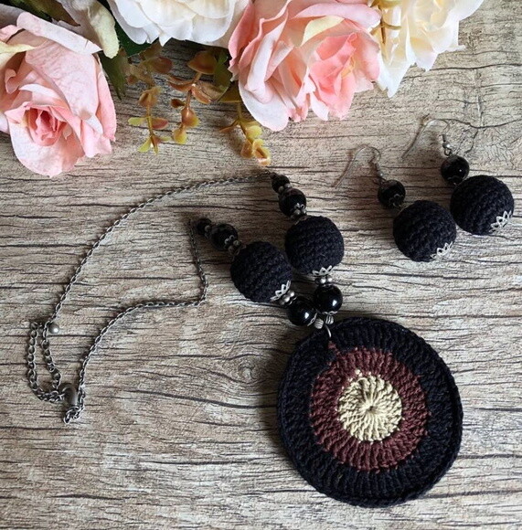 Maxi Colar & Brincos de Crochê
