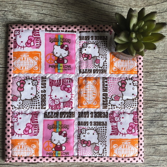 Mug Rug - Tapete de Caneca Hello Kitty