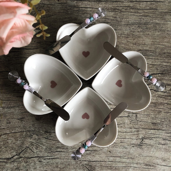 Petisqueira Coração Porcelana com Espátula Bordada