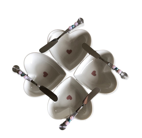 Petisqueira Coração Porcelana com Espátula Bordada