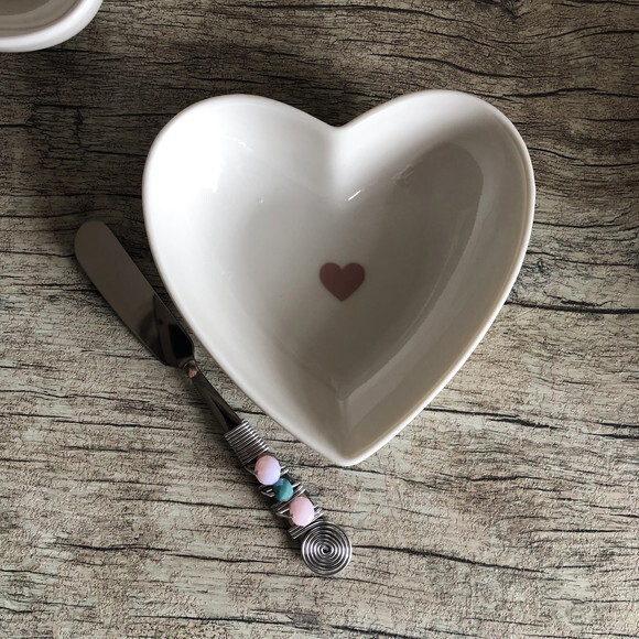 Petisqueira Coração Porcelana com Espátula Bordada