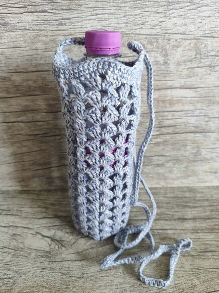 Porta Garrafa Água ou Squeeze em Croche - 500 ml - Jeans