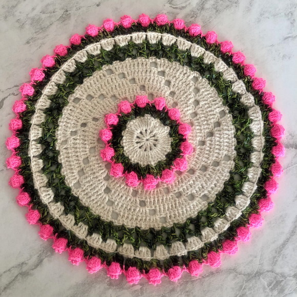 Sousplat Americano Croche Boho Tulipa Rosa Neon *par*