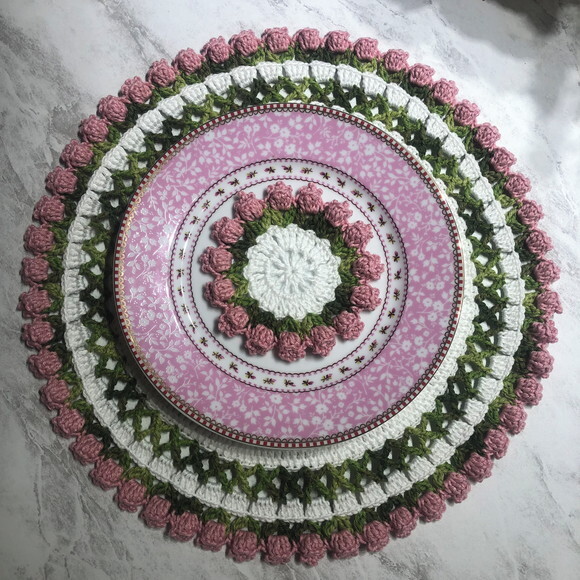 Sousplat Americano Croche Tulipa Rosa x Branco *par*