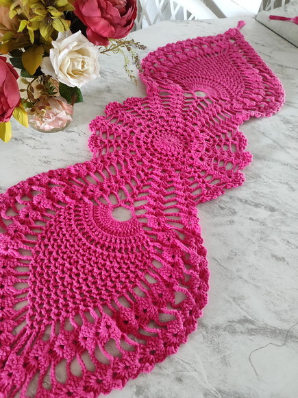 Trilho Mesa Abacaxi Croche Pink c Tassel