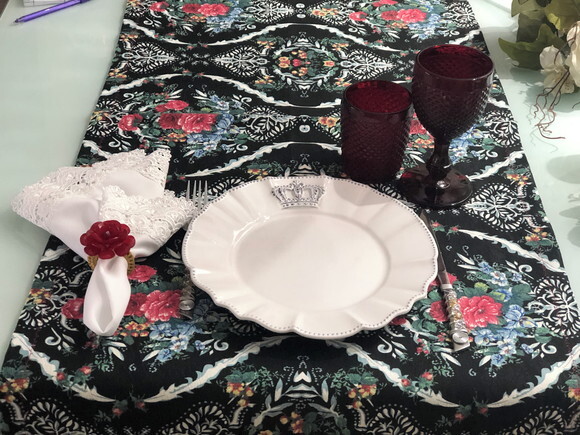 Trilho Mesa Anti-manchas* Rosas Clássicas - Karsten *par*