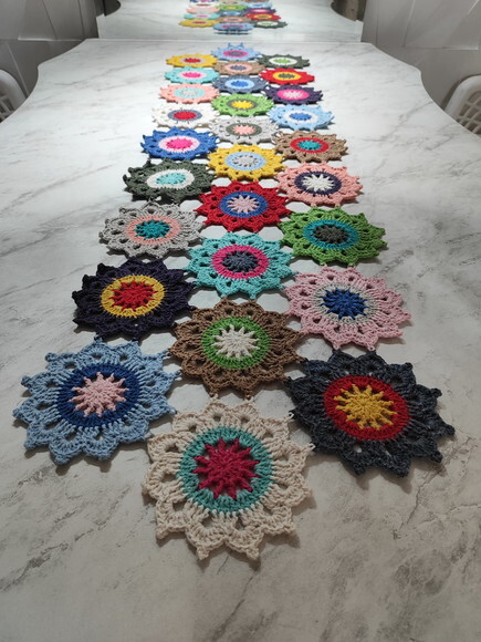 Trilho Mesa Crochê Patchwork - Flôres Japonesas