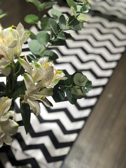 Trilho Mesa Gorgurinho Chevron Preto e Branco