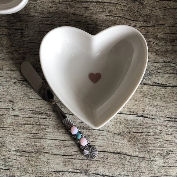 Petisqueira Coração Porcelana com Espátula Bordada