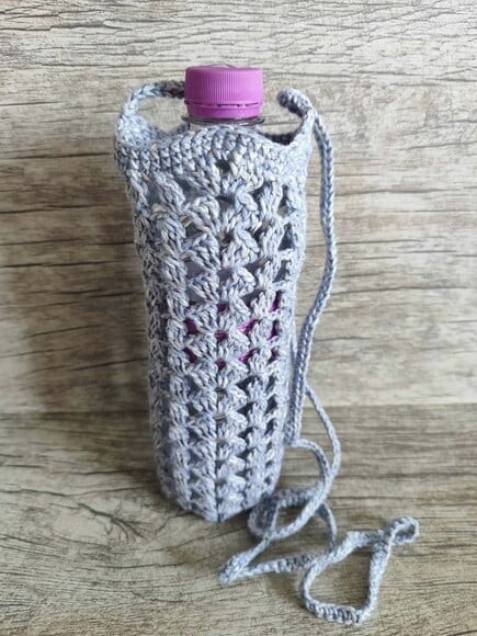 Porta Garrafa Água ou Squeeze em Croche - 500 ml - Jeans