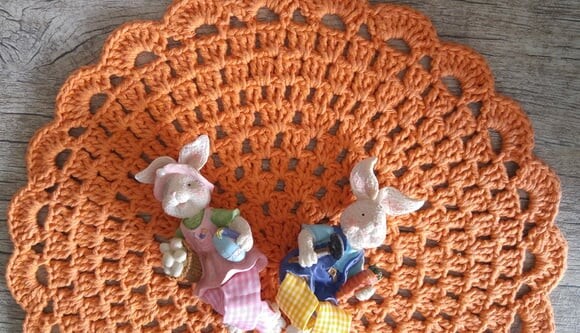 Sousplat Americano Croche Laranja Feliz Páscoa - Par