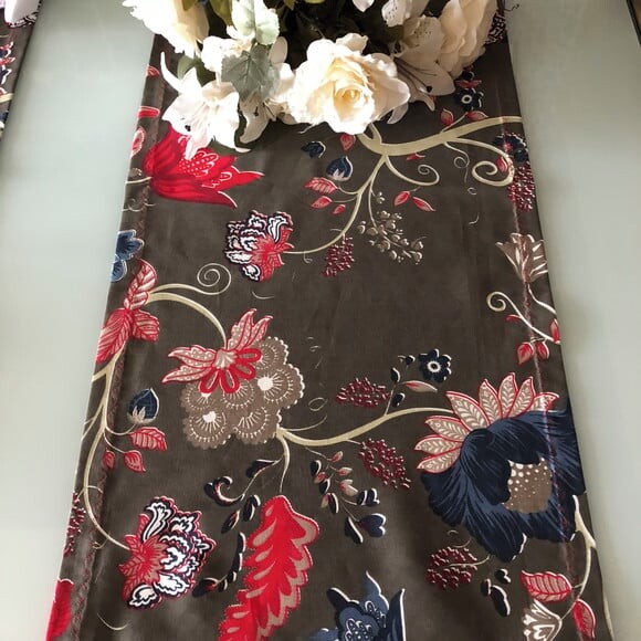Trilho / Caminho Mesa Floral Fantasy Antimancha *valor Par*