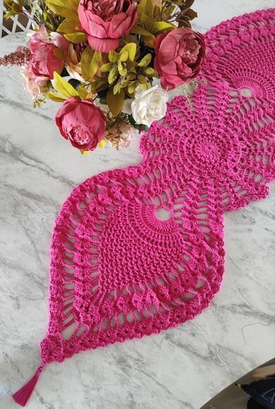 Trilho Mesa Abacaxi Croche Pink c Tassel