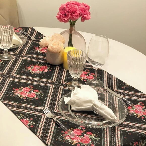 Trilho Mesa Anti-manchas* Rosas Vermelhas Karsten *valor Par