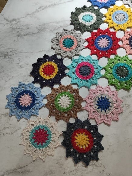 Trilho Mesa Crochê Patchwork - Flôres Japonesas