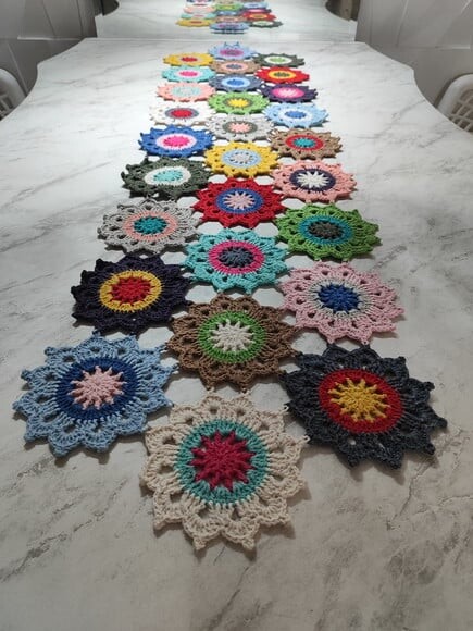 Trilho Mesa Crochê Patchwork - Flôres Japonesas