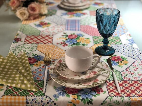 Trilho Mesa Tricoline Rosas Patchwork *valor do Par*