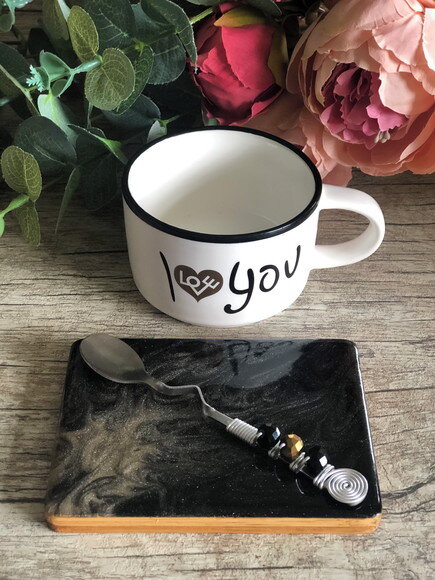 Caneca I Love You com Colher Bordada e Bandeja com Imã