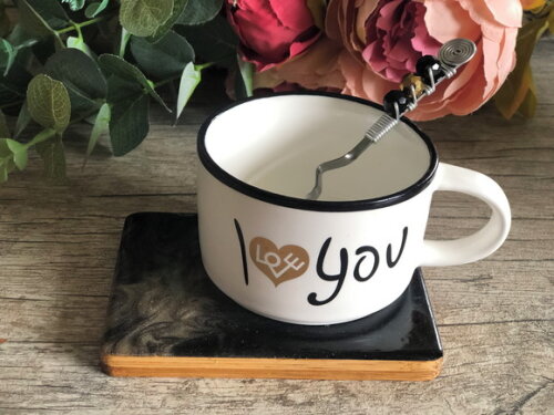 Caneca I Love You com Colher Bordada e Bandeja com Imã