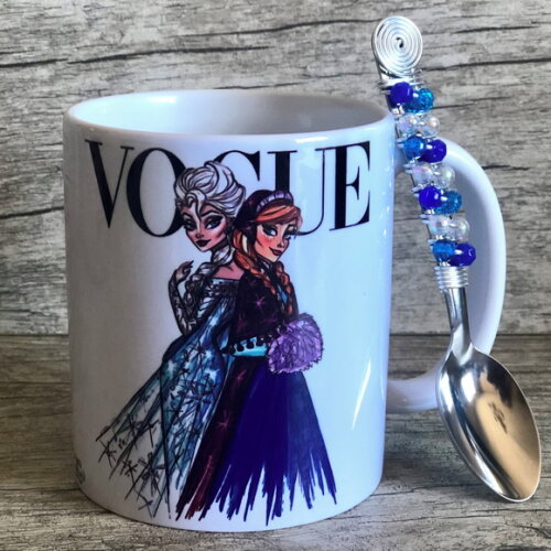 Caneca Vogue Elza & Anne Frozen & Colher Bordada