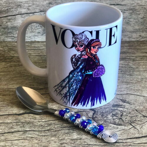 Caneca Vogue Elza & Anne Frozen & Colher Bordada