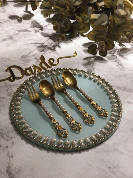 Garfo & Colher Sobremesa Dourado Bordado com Pérolas  - 2 unidad