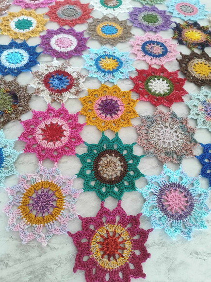 Toalha - Centro de Mesa Croche Flores Japonesas 78x68 cm