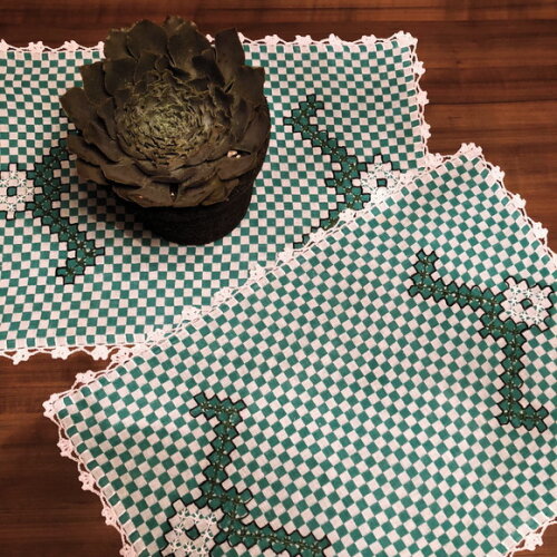 Trilho De Mesa Bordado Xadrez