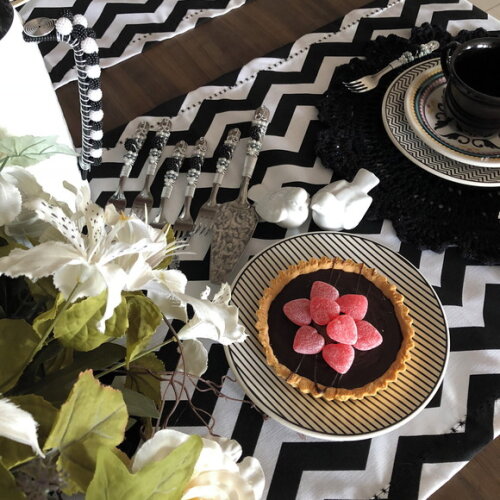 Trilho Mesa Gorgurinho Chevron Preto e Branco