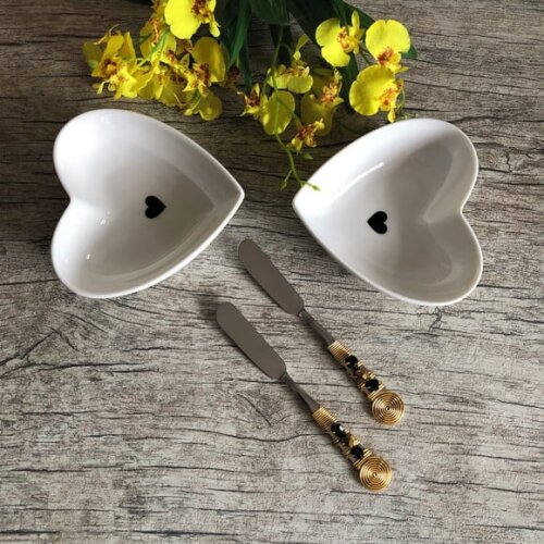Petisqueira Coração Porcelana com Espátula Bordada