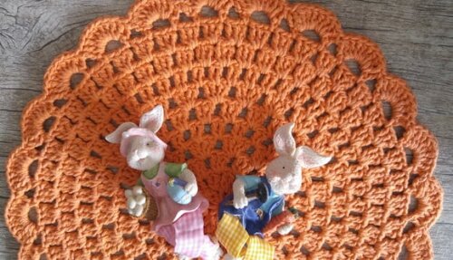 Sousplat Americano Croche Laranja Feliz Páscoa - Par