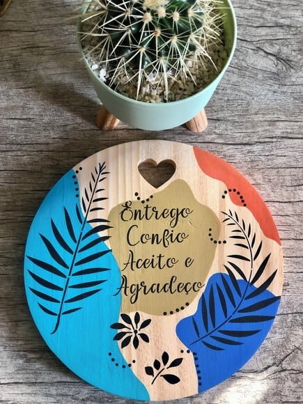 Tábua Pintura Orgânica Redonda Coração Vazado Madeira Pinus