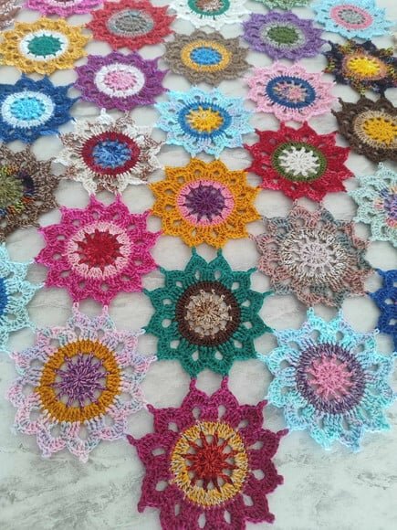 Toalha - Centro de Mesa Croche Flores Japonesas 78x68 cm