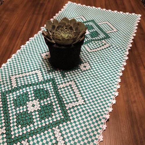 Trilho De Mesa Bordado Xadrez