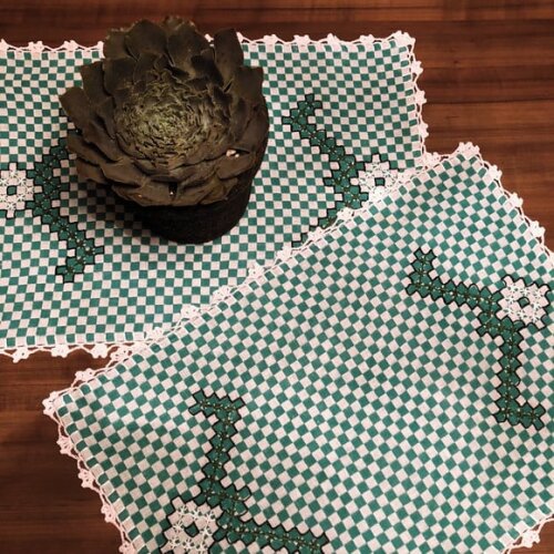 Trilho De Mesa Bordado Xadrez