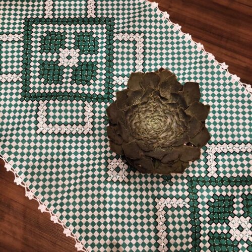 Trilho De Mesa Bordado Xadrez