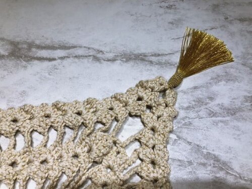 Trilho Mesa Croche Boho Natural Brilho Dourado c Tassel