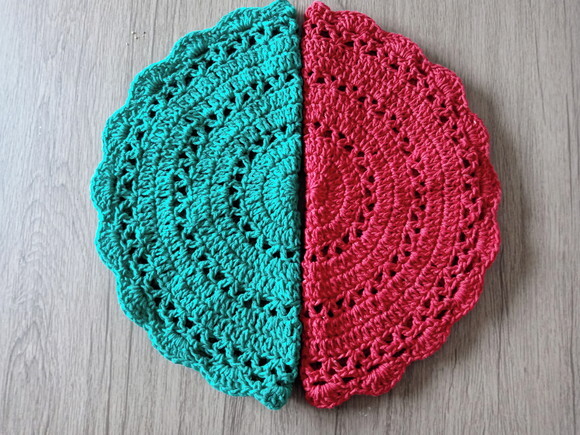 Kit Sousplat Croche Verde Bandeira e Vermelho 8 Peças