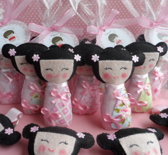 Kit com 10 Chaveiros Japonesinha/ Kokeshi