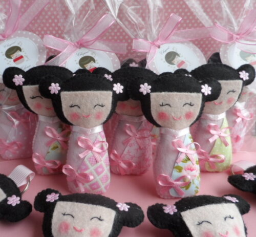 Kit com 10 Chaveiros Japonesinha/ Kokeshi